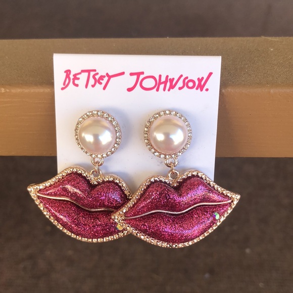 New Betsey Johnson Faux Pearl Rhinestone Lips Earrings  👄 - Picture 8 of 15